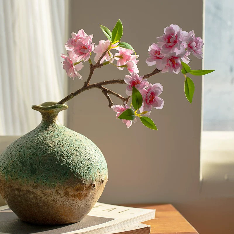 割引価格 桃の絵柄 陶器花瓶 工芸品