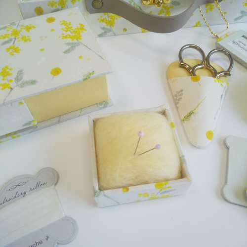 再販 トランク型お裁縫箱とお裁縫道具のセット（ カルトナージュ、春を