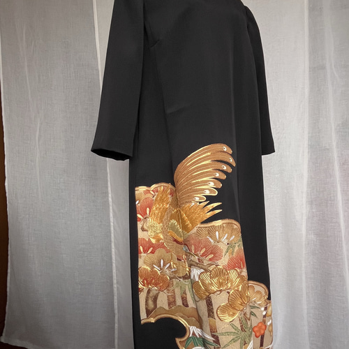 正絹 水辺に鳳凰 金 留袖リメイクケープドレス 正絹 水辺に鳳凰 金 留袖リメイクケープドレス 鳳凰ドレス』のご