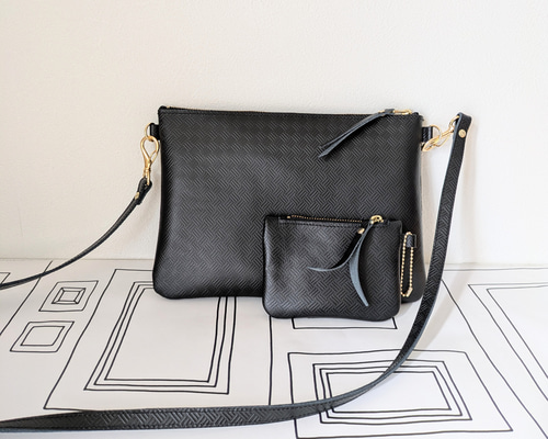 縞板エンボス加工なレザーショルダー(ポーチ付き！) ショルダーバッグ