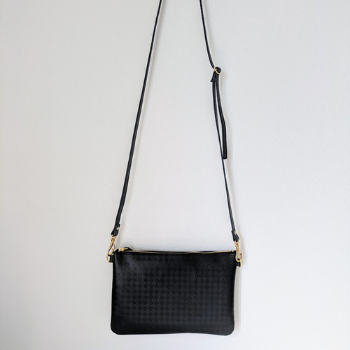 縞板エンボス加工なレザーショルダー(ポーチ付き！) ショルダーバッグ  