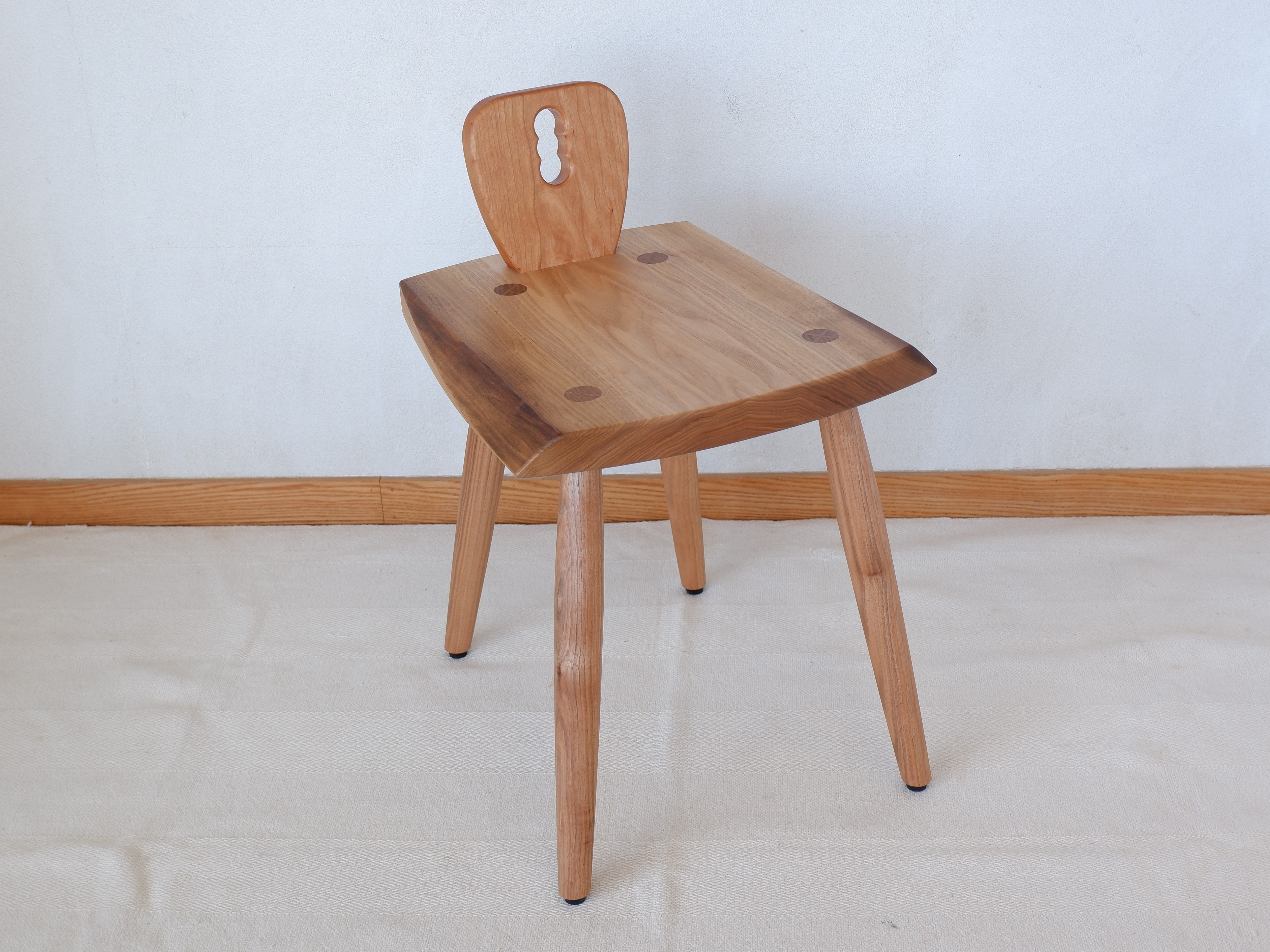 【現品 1点限り 】小さな背もたれの椅子　椅子/木製/無垢/木の椅子