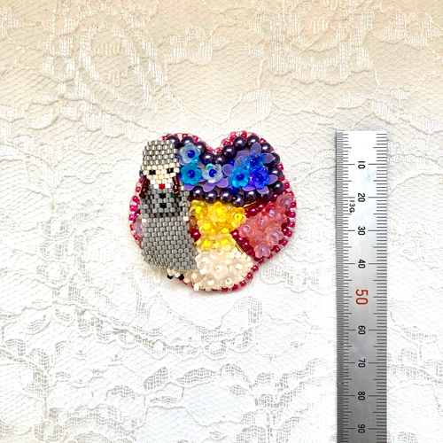 すみれビーズ刺繍with学生(娘役)ビーズステッチブローチ