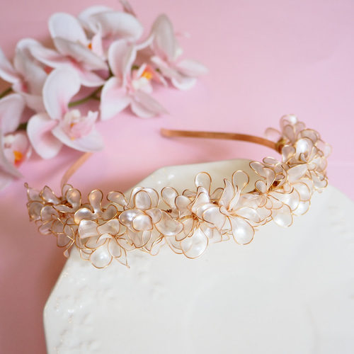flua 花冠 ヘッドカチューシャ ブライダルアクセサリー ゼクシィ掲載】frill 花冠 | ブライダルアクセサリー flua