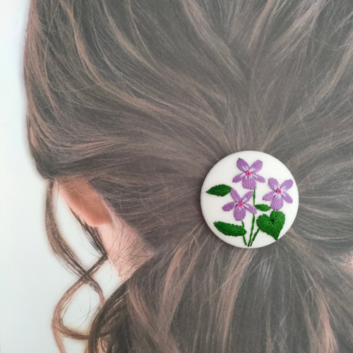 野すみれ布花ブローチ＆紫ビーズヘアゴムセットギフト 受注制作】すみれの花刺繍ブローチor刺繍ヘアゴム 菫 ブローチ かな
