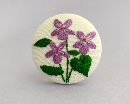 七彩花　お花の刺繍ヘアゴム　レトロの刺繍バッジ 受注制作】すみれの花刺繍ブローチor刺繍ヘアゴム 菫 ブローチ