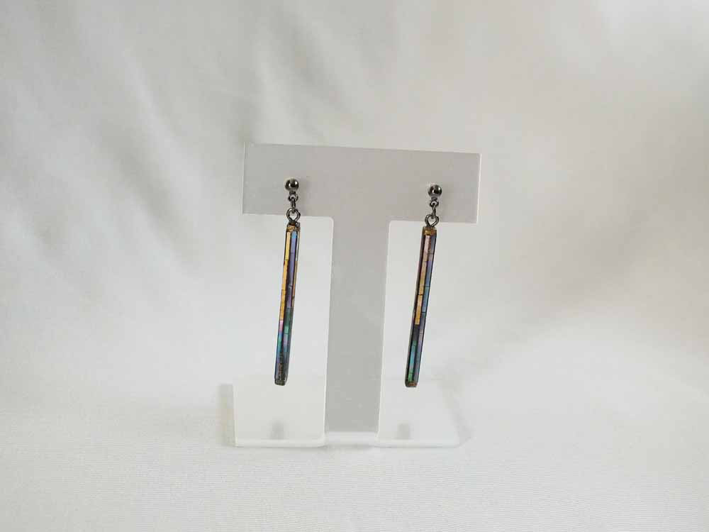 細角棒の螺鈿ピアス「螺鈿金梨子地 ラインⅡ」　木製漆塗  紙箱入（25022104）