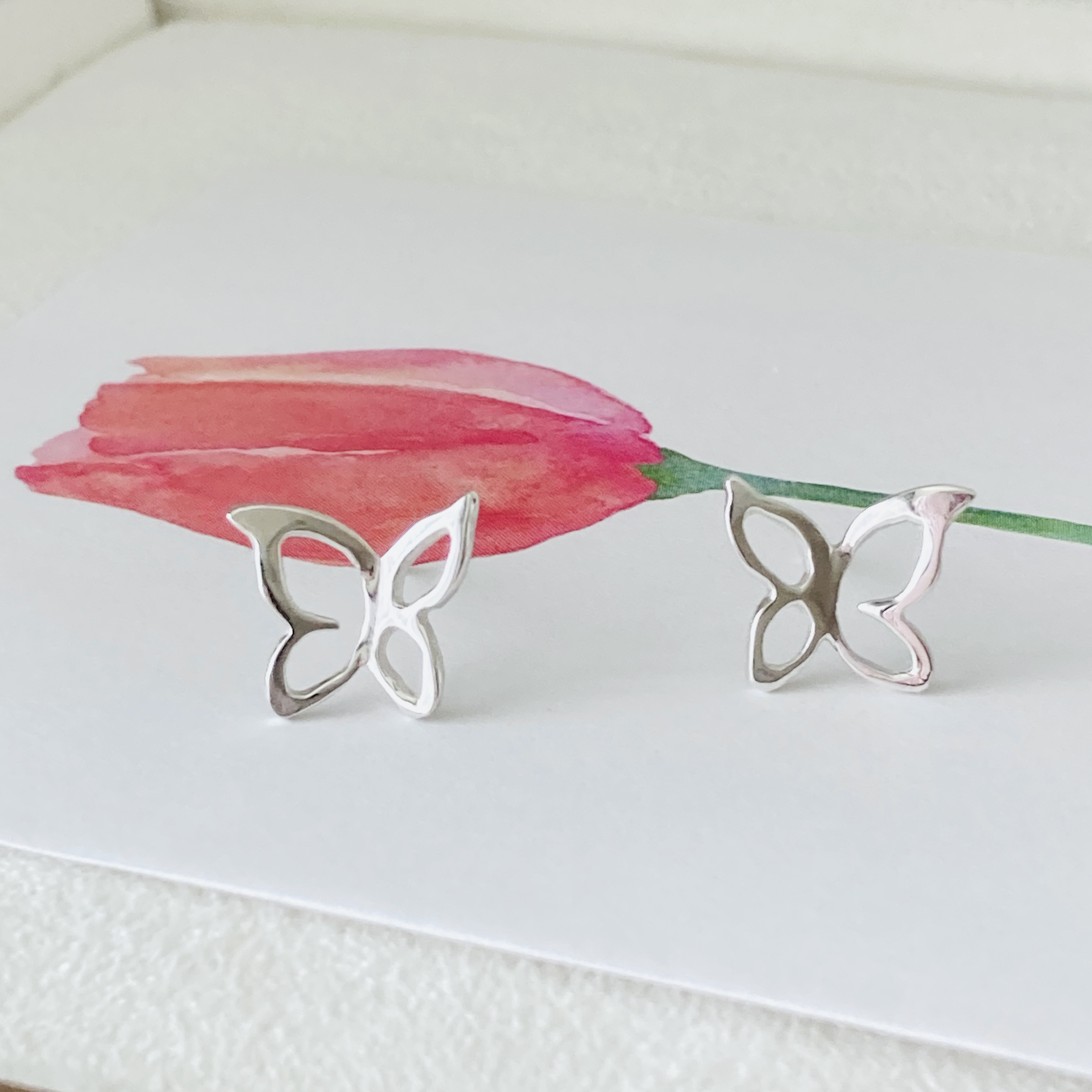 優雅に舞う蝶〜デザインピアス（Silver925）