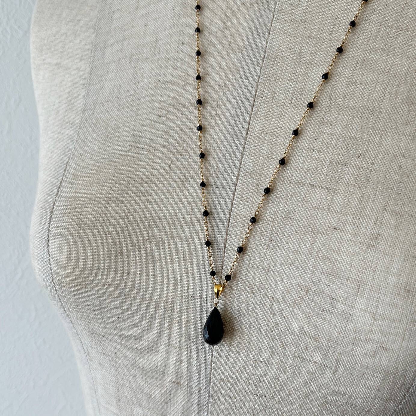 繊細な黒の輝き　オニキスチェーンネックレス＆ブラックスピネルネックレストップ　3ウェイセット【K14GF】