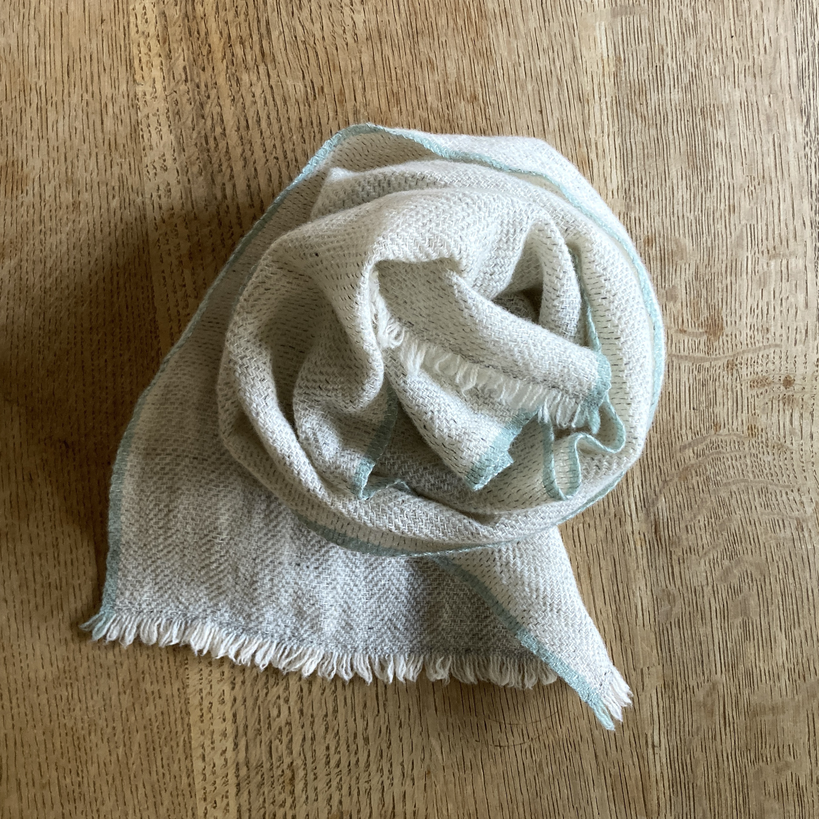 手織り ラムウールとリネンのヘリンボンマフラー