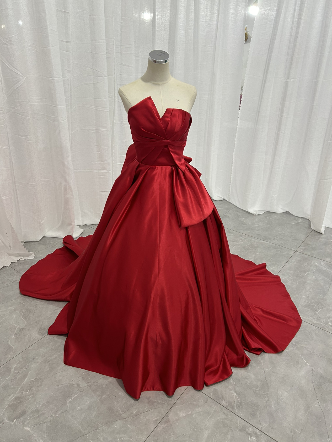 人気上昇！高級 ビビッド クミカドサテン カラードレス　ふっくら柔らかなバックリボン挙式/前撮り/花嫁/結婚式/披露宴