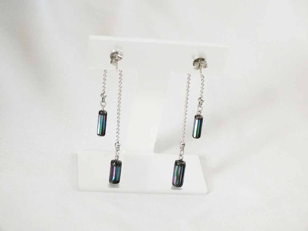 細丸棒の螺鈿ピアス「螺鈿金梨子地 ラインⅡ」　木製漆塗  紙箱入（25022108）