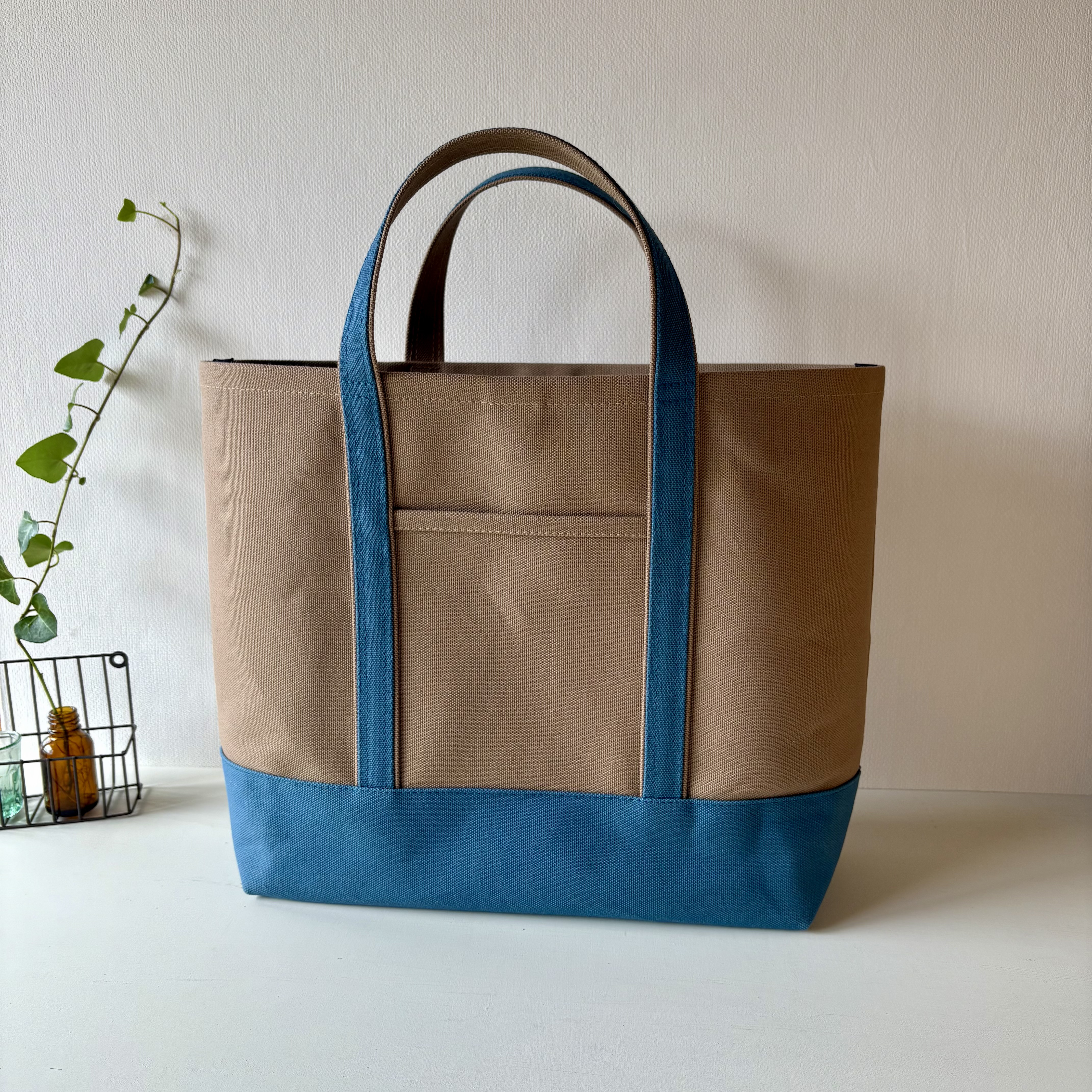 Ｌベーシック帆布トートバッグ〈グレージュ×くすみブルー〉