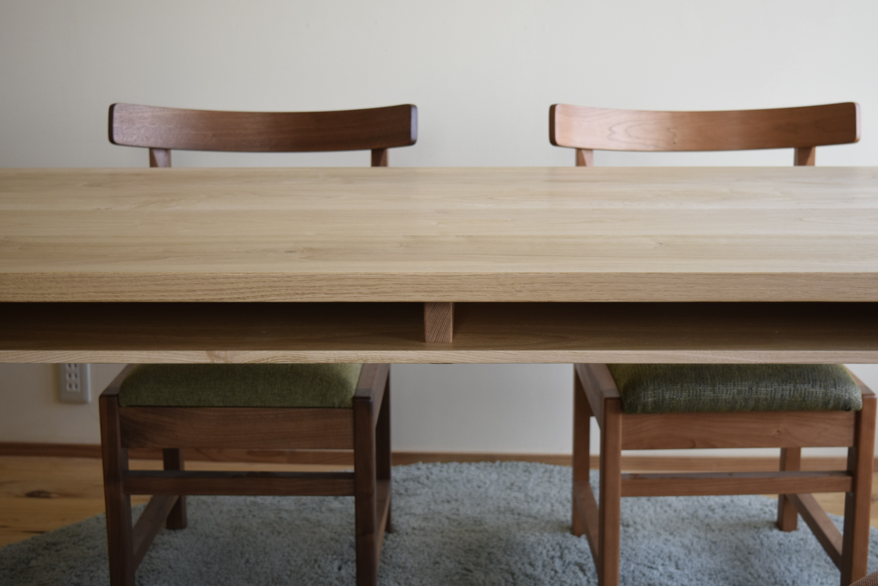 国産無垢材●クリ（栗）　棚付きダイニングテーブル　W140