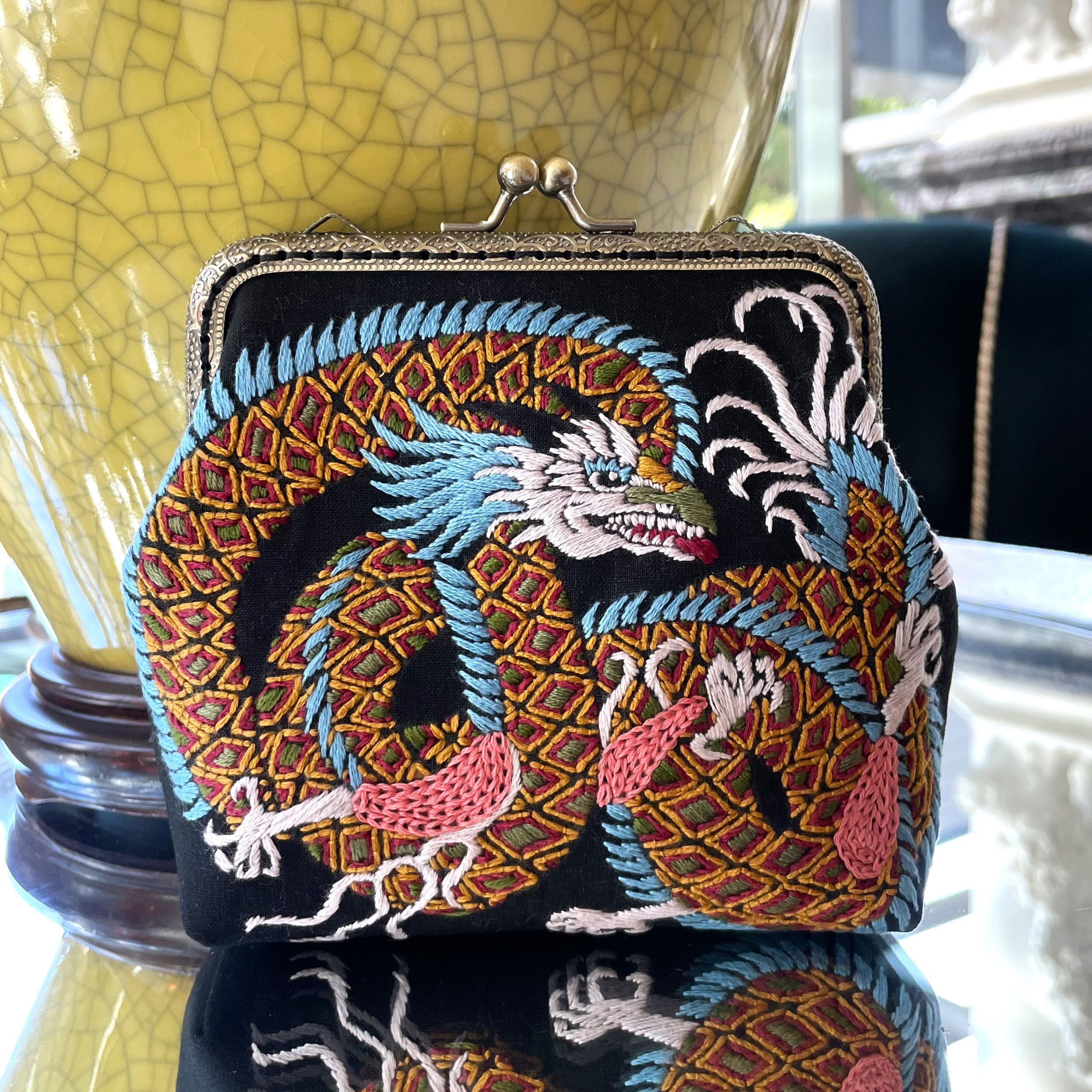 手刺繍がま口ポーチ＊ハイパー・ドラゴン 大がま口