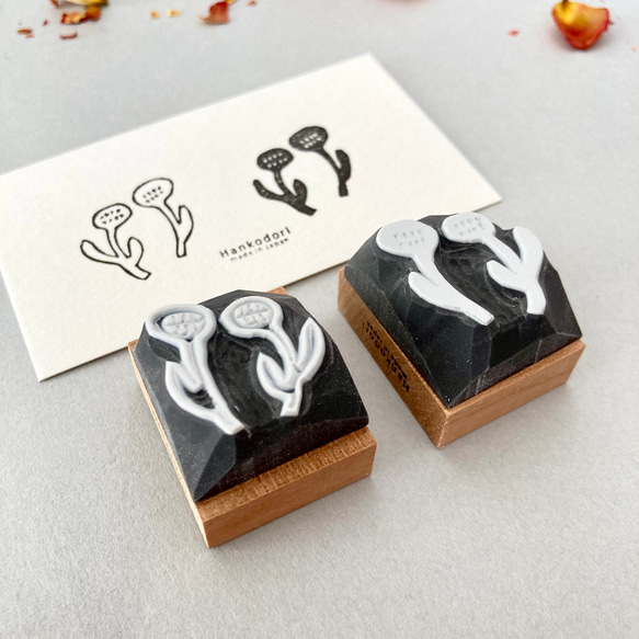 気まぐれ出品・2本のお花（ひとつ）【消しゴムはんこ】 3枚目の画像