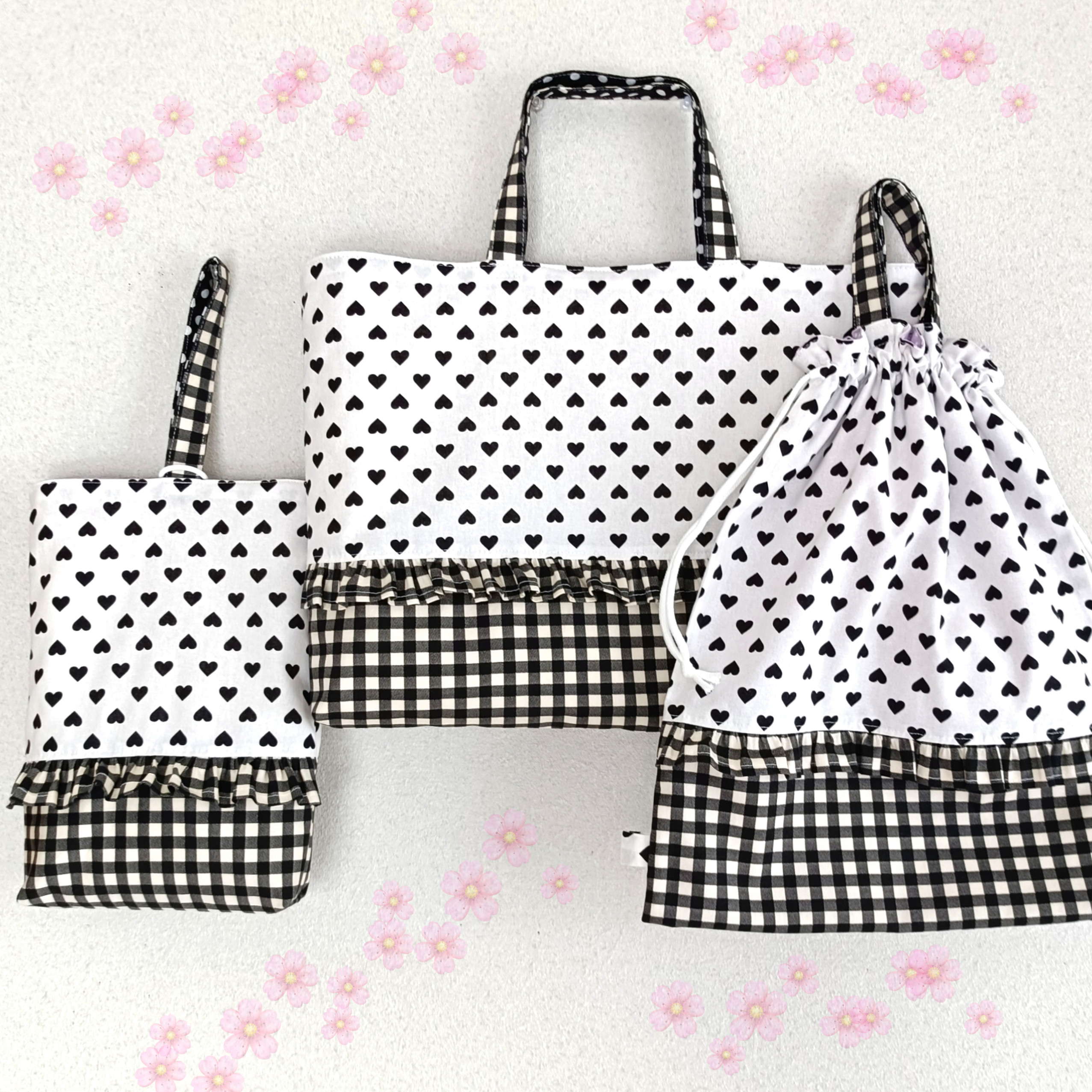 ハート柄とギンガムチェック・フリルの入園入学3点セット モノトーン