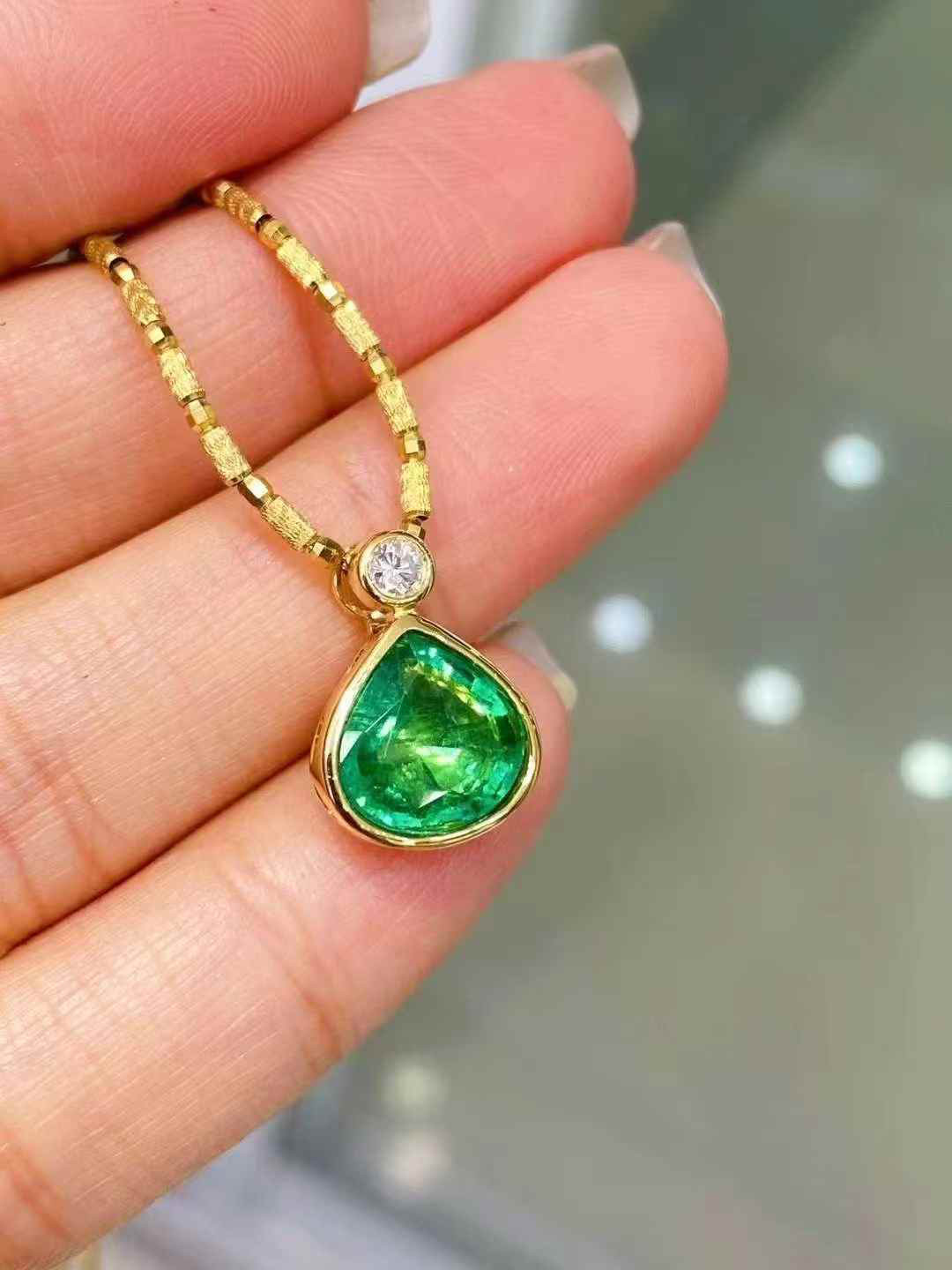 エメラルドペンダントトップk18