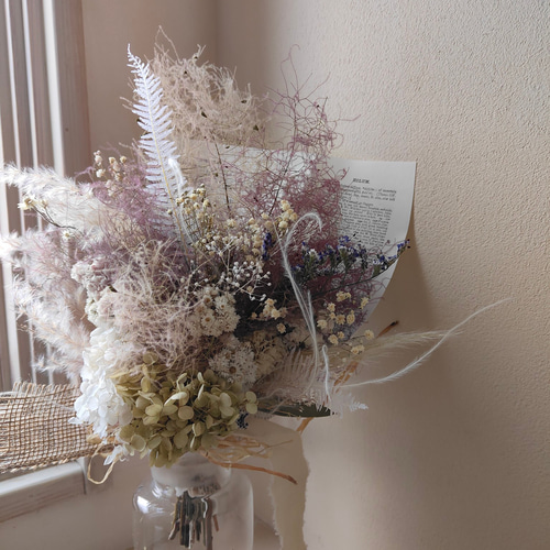 ハルスモークツリーと白い紫陽花とパンパスグラスのドライフラワースワッグ 白い紫陽花とスモークツリーとパンパスグラスのスワッグ（受注制