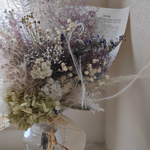 ハルスモークツリーと白い紫陽花とパンパスグラスのドライフラワースワッグ 白い紫陽花とスモークツリーとパンパスグラスのスワッグ（受注制