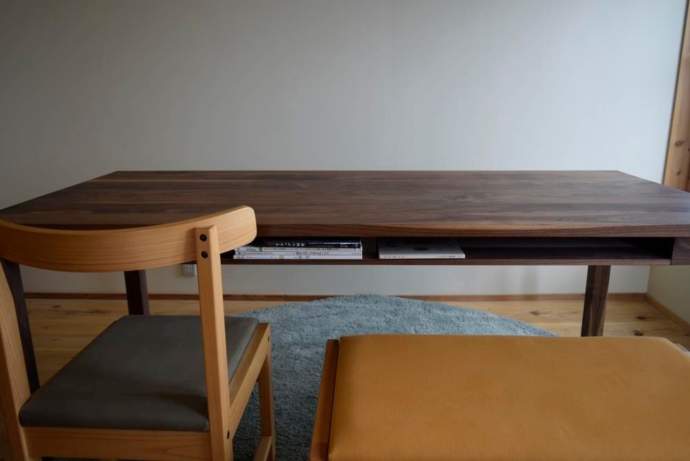 ●ブラックウォールナット　棚付きダイニングテーブル　W160 109,660円