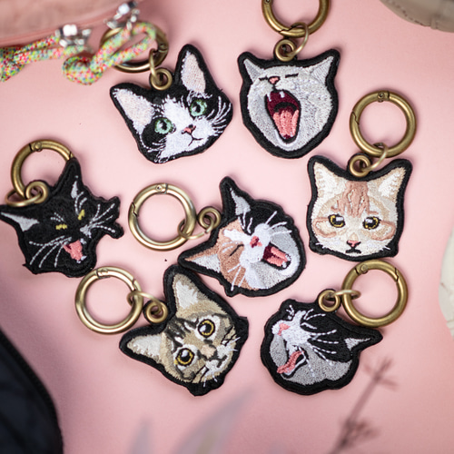 名入れ無料 あくびする猫 刺繍キーホルダー 猫好き ギフト 誕生日