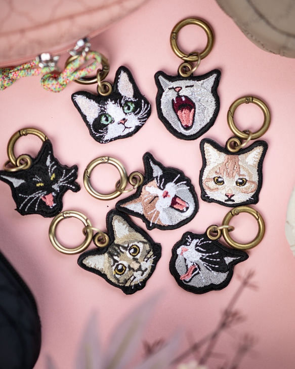 名入れ無料 あくびする猫 刺繍キーホルダー 猫好き ギフト 誕生日