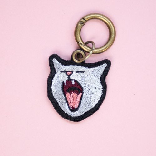 名入れ無料 あくびする猫 刺繍キーホルダー 猫好き ギフト 誕生日