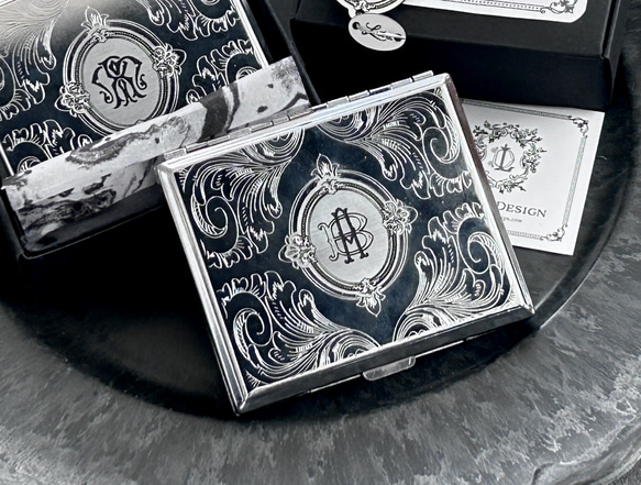 【名入れ】イニシャルモノグラム彫刻マルチケース 15枚目の画像