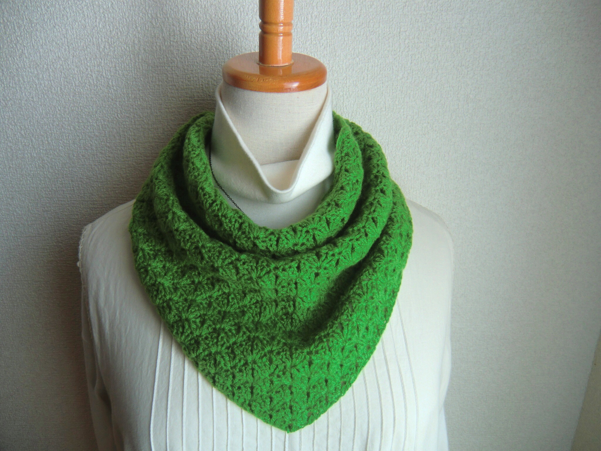 カシミヤ100％　小さめ三角ストール（グリーン）