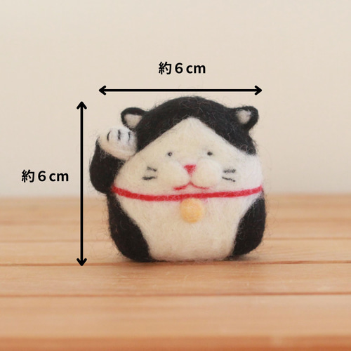 招き猫　羊毛フェルト　4点セット　猫　置物　ハンドメイド　ハチワレ猫　縁起物 羊毛フェルトで作るハチワレ猫~お顔編~ 制作風景をご紹介𓂃𓈒𓂂 ⁡ 全身