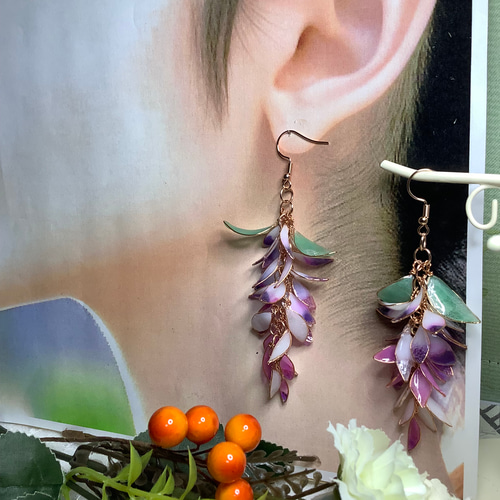 サージカルステンレスのピアス❗️かわいい、たくさんの小さなお花を