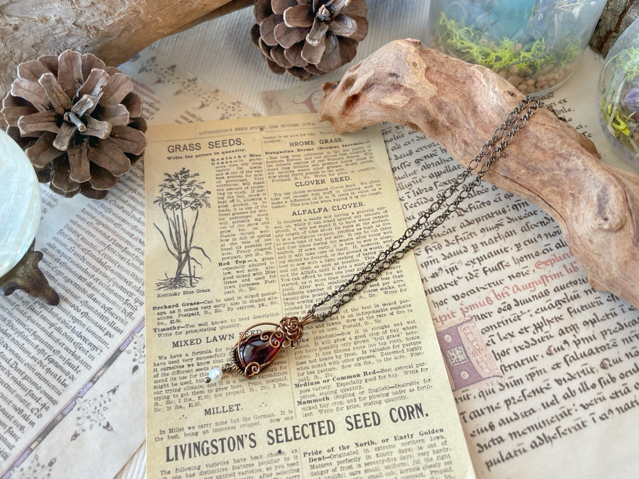 ガーネットと淡水パールのワイヤーペンダント