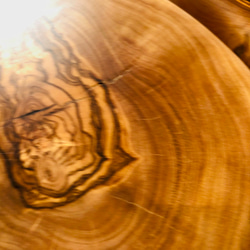 オリーブの木　厚みがあり存在感抜群のテーブルアイテム　輪切りLL　最大幅約18~20cm 7枚目の画像