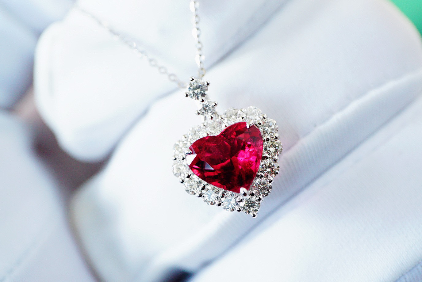 「ハート」 K18天然赤トルマリン　上品　幸運　友情　希望　10月誕生石 ペンダントのみ　25/2/22