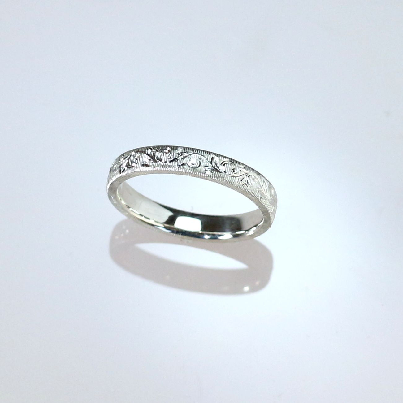Pt900 手彫りリング(唐草＆シルクサテン)