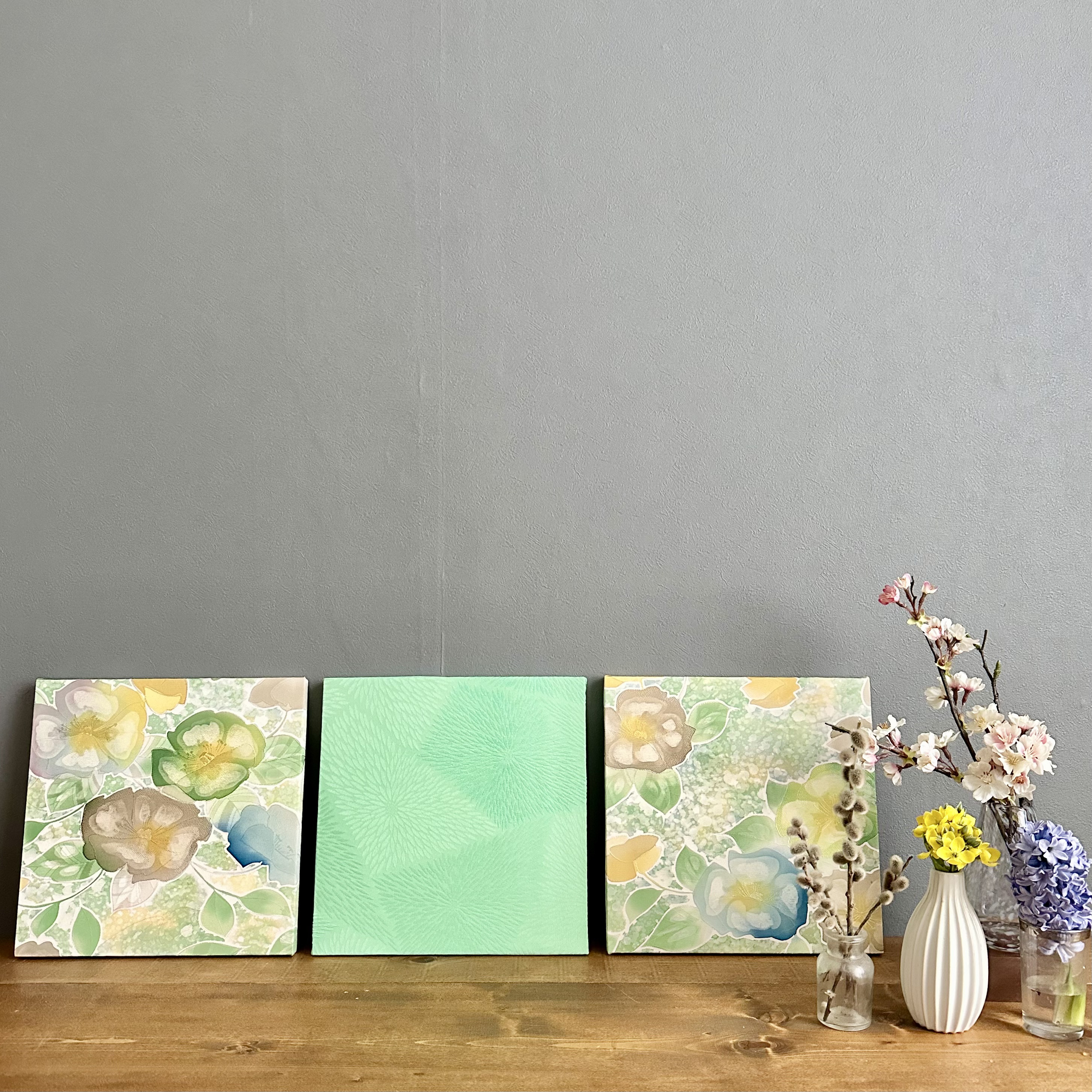着物のファブリックパネル　春色に咲く椿（3枚セット）27×27cm 着物　リメイク　インテリア　ギフト　アート　正月