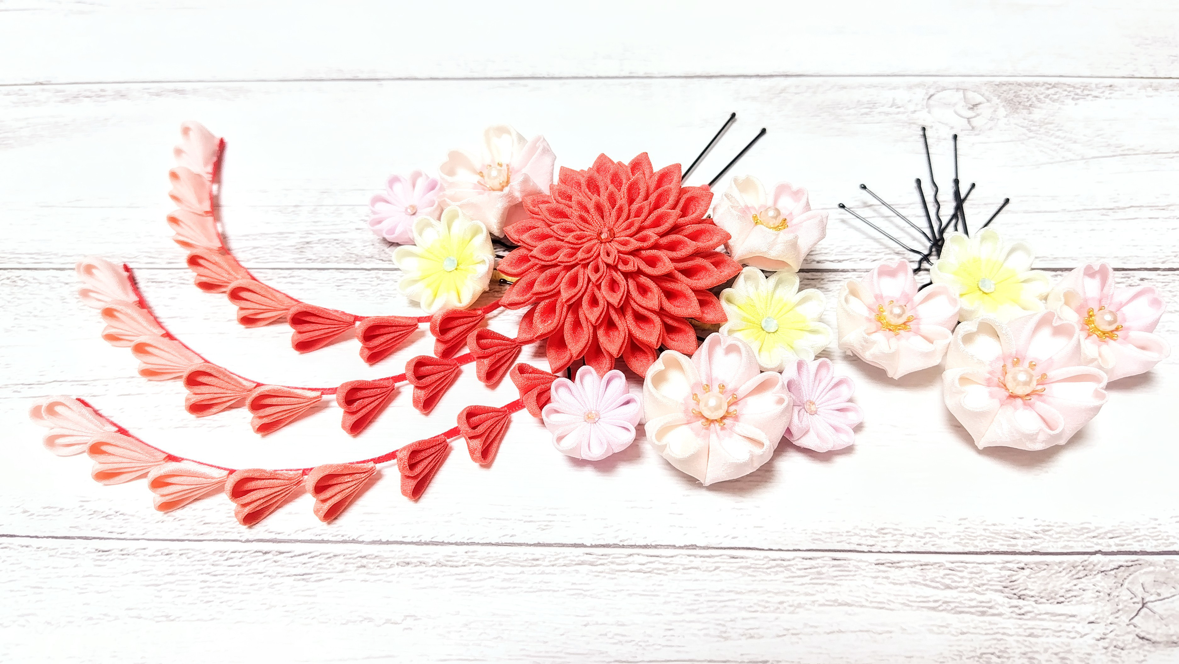 つまみ細工の髪飾り ヘアコームとＵピン １４点セット【赤·ピンク･黄色】