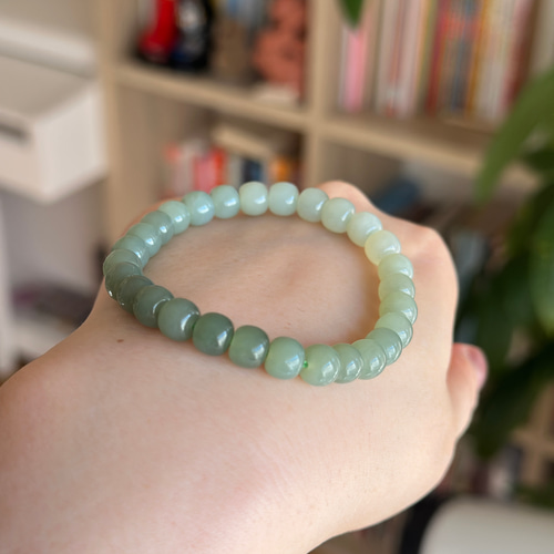 【名称】精巧な和田玉の「花瓶ブレスレット」 名称】精巧な和田玉の「花瓶ブレスレット」