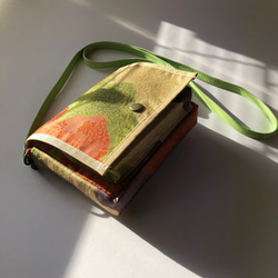 帯リメイク　ボストンバッグ風　銀色地　金　緑色　植物　刺繍 帯リメイク ボストンバッグ風 銀色地 金 緑色 植物 刺繍 帯