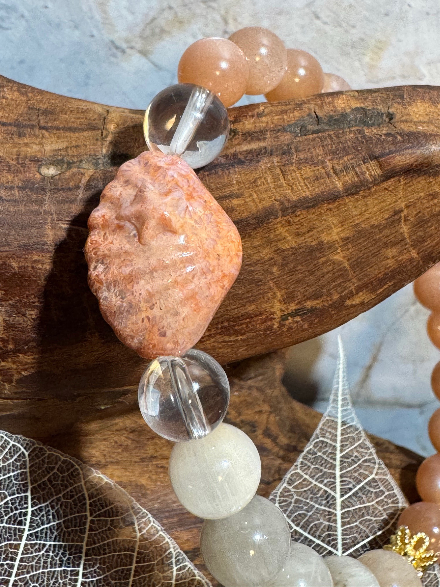天然石ブレス～自分と向き合い一歩前へ【フォッシルコーラル、オレンジサンムーングレージュサゲニティック、水晶】