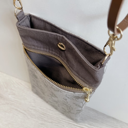 スマホショルダー フラワーアート×ブラック ベージュ/サコッシュポシェット スマホポーチ サブバッグ/合皮◎ギフト母の日 14枚目の画像