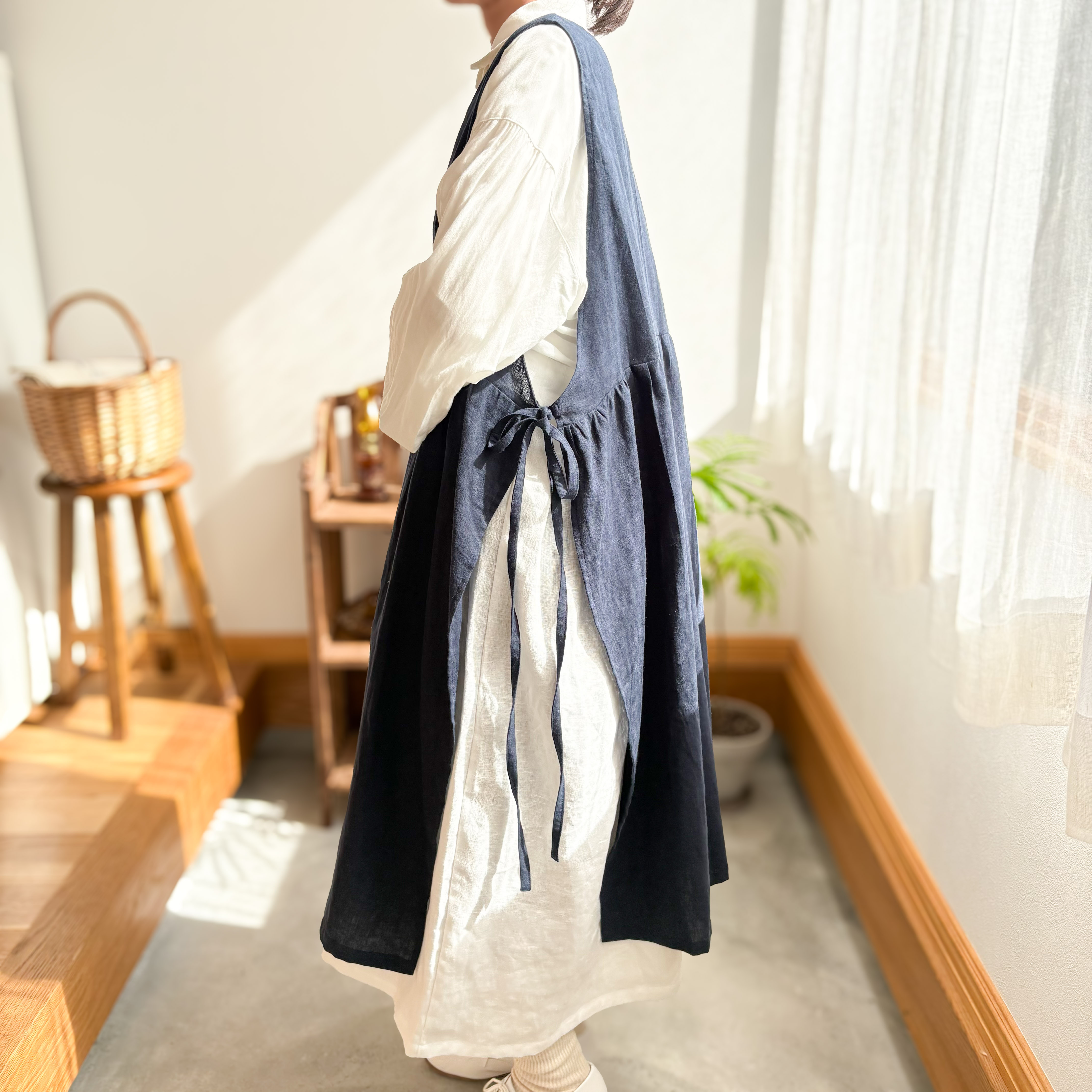 サイドリボンエプロンワンピース＊ネイビー＊ノーアイロン 大人用 上品ギャザー