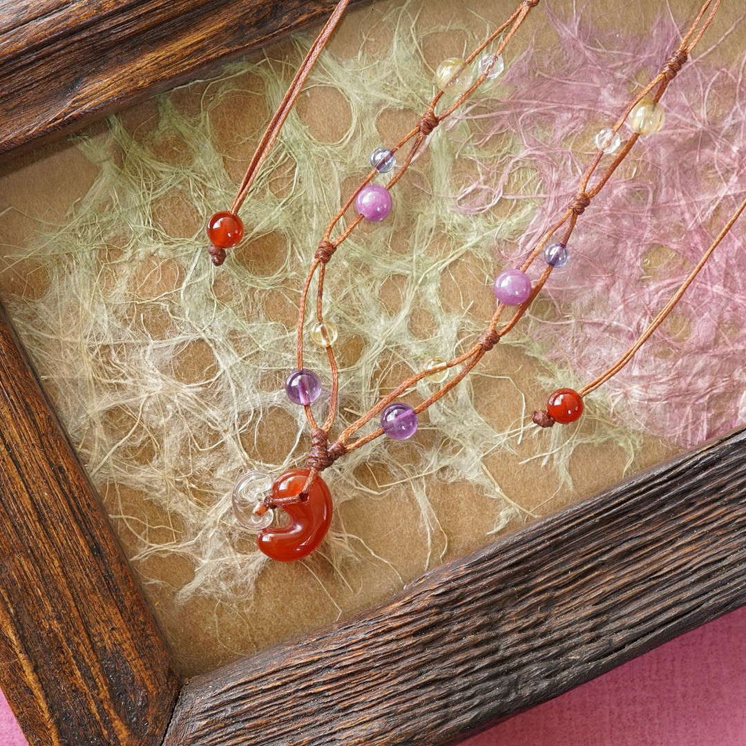 赤めのう勾玉と水晶勾玉のチョーカー