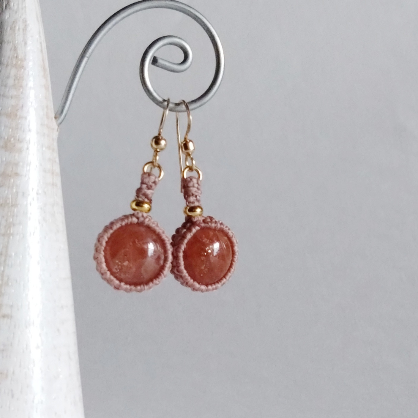 サンストーン マクラメピアス