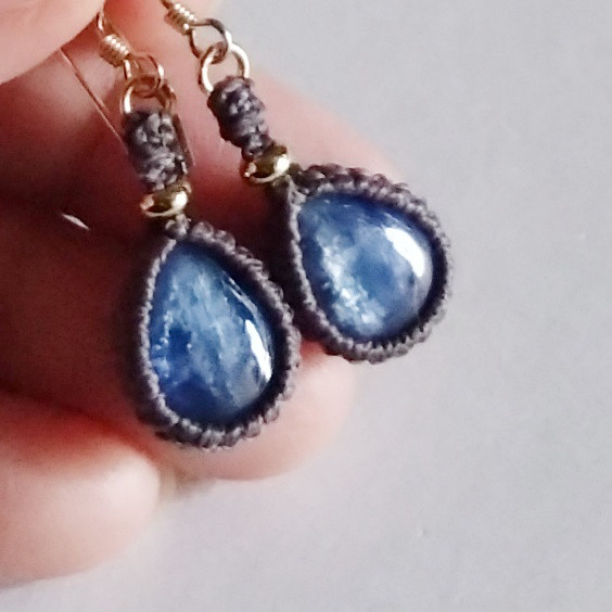 カイヤナイト マクラメピアス