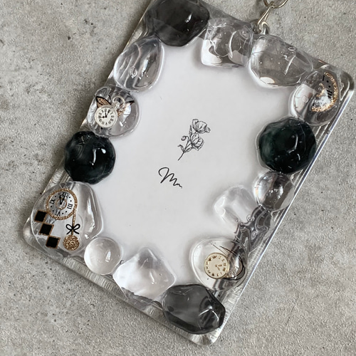 B8トレカキーホルダー】硬質ケース『time』no.1 black/clock