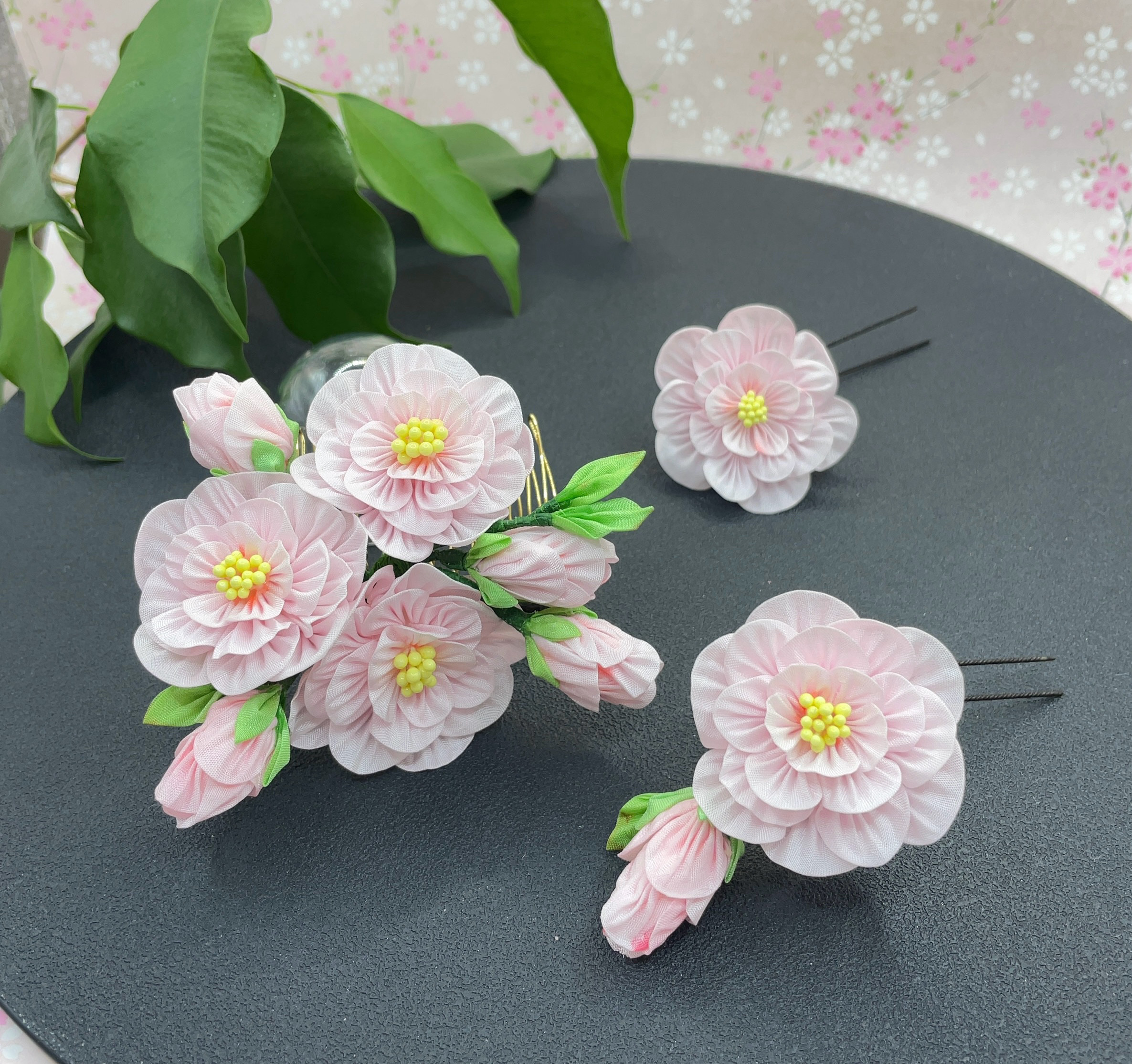桜髪飾り　八重桜　卒業式髪飾り　成人式髪飾り　つまみ細工　シルク　ピンク　着物　和装