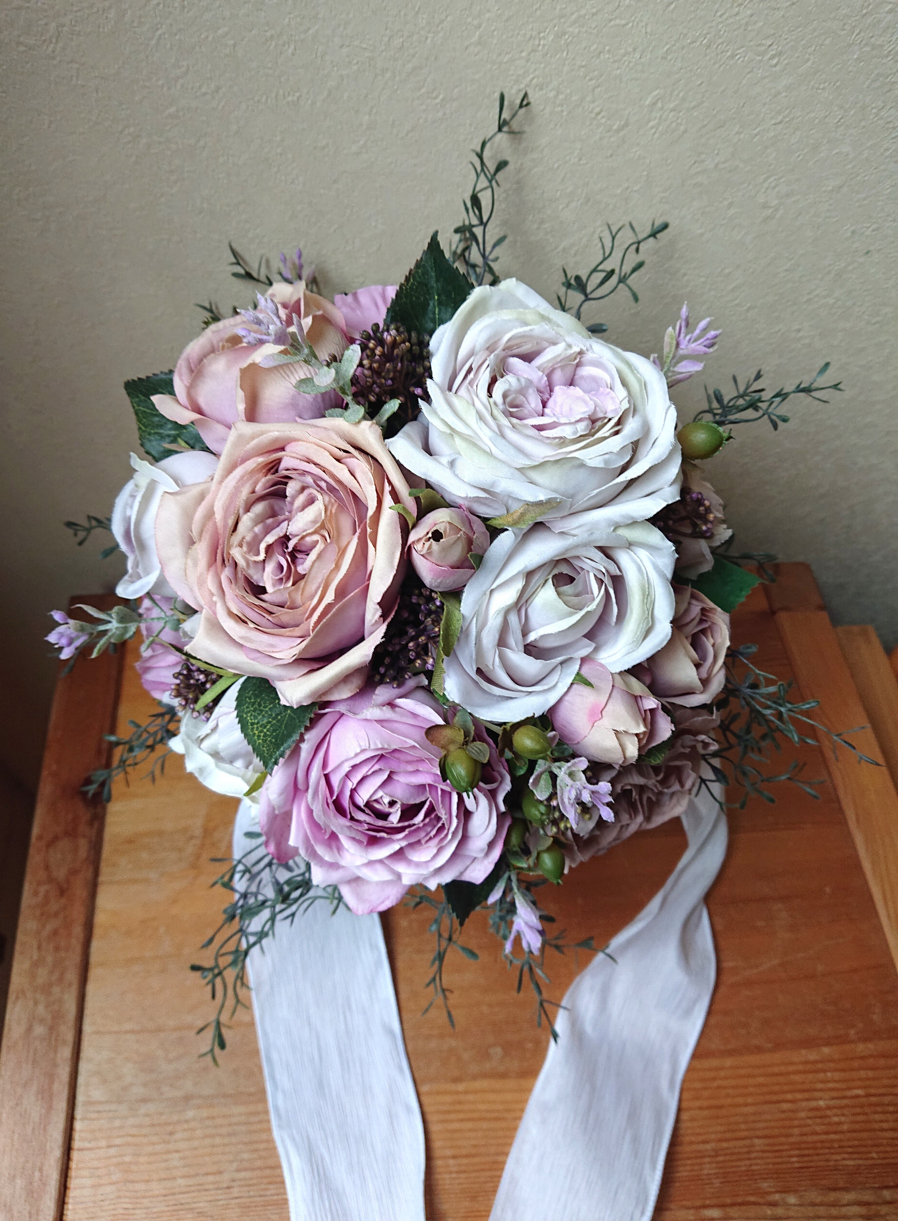 オールドローズのクラッチブーケ。大人気♪ブートニア付き♪生花みたいに綺麗な造花です♪高品質なのに安い