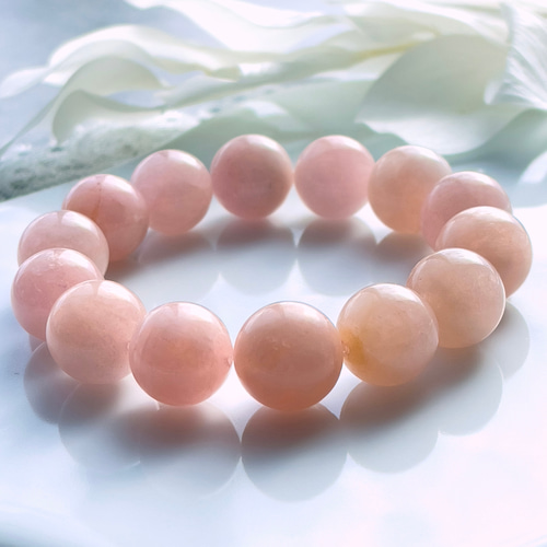 ミルキーピーチ✨モルガナイト大玉ブレス 4月の誕生石 ミルキーピーチ✨モルガナイト大玉ブレス